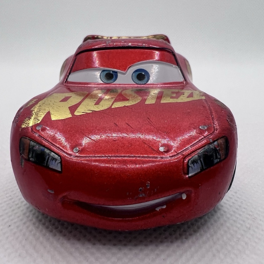 Disney Pixar Cars Lightning McQueen Rust-Eze Racing Center Mattel 1:55 Diecast